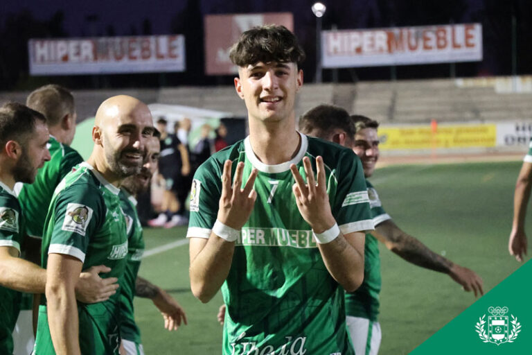 El Úbeda Viva vence al Carolinense con un hat-trick de Andrés Marín