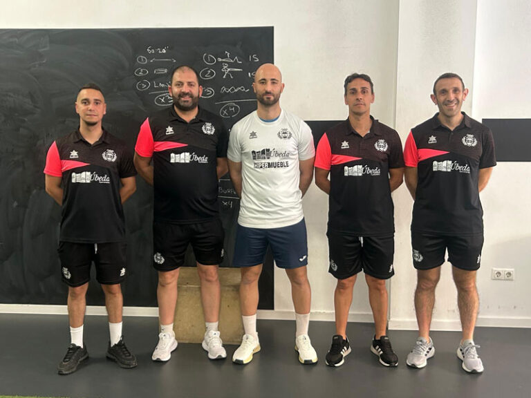 El cuerpo técnico de la 25/26, en marcha